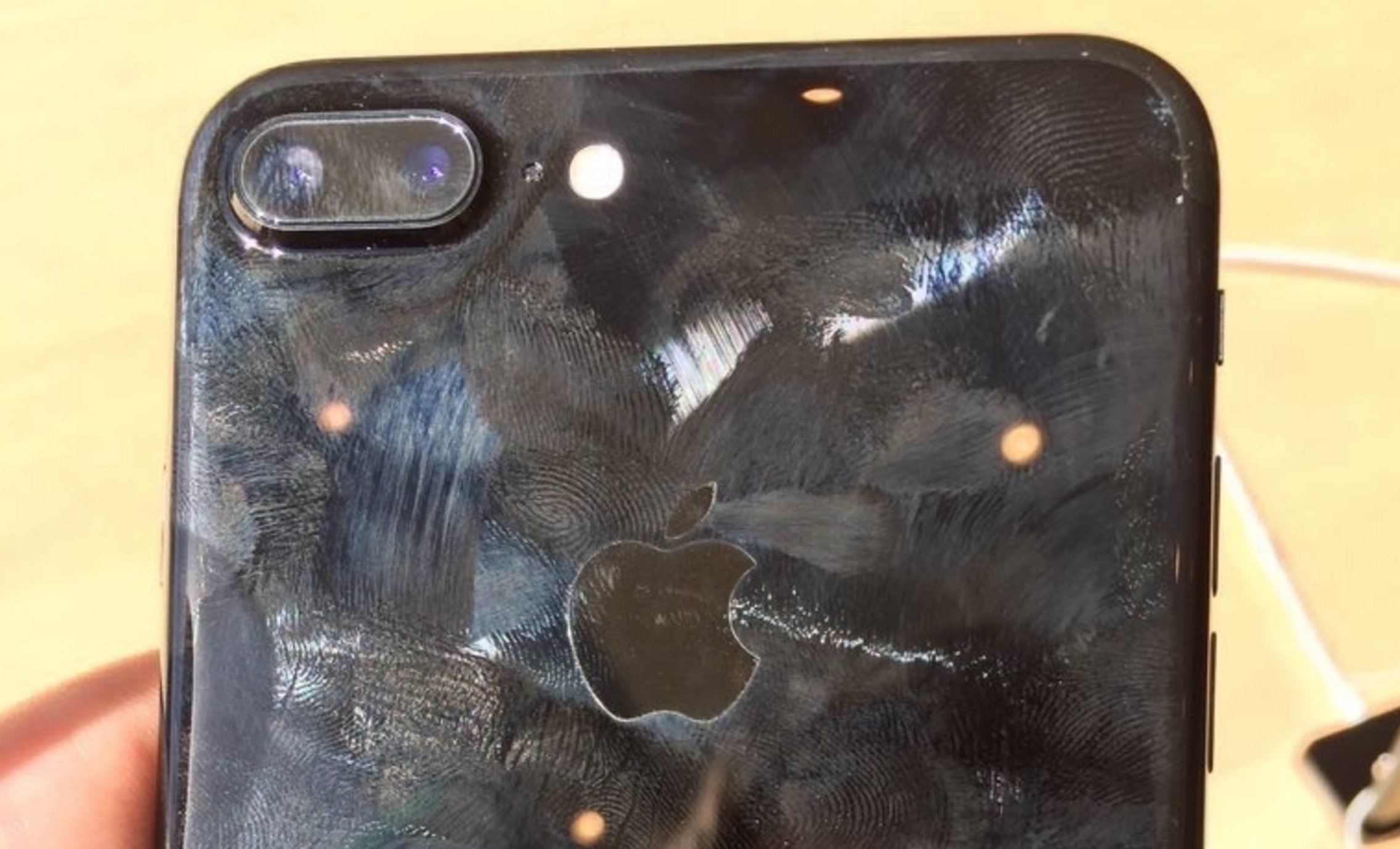Jet Black iPhone 7: Warum Du eine Hülle für das diamantschwarze iPhone 7 nutzen solltest! 3