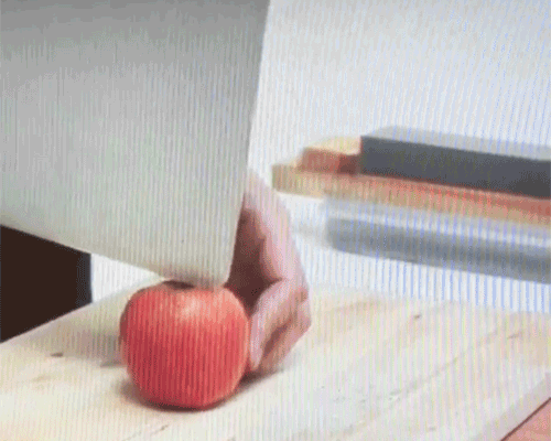 Das schärfste MacBook Air der Welt schneidet Äpfel 2
